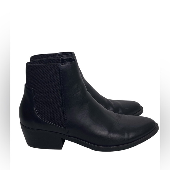 Steve Madden Black Chelsea Ankle Booties Size 6.5M - Picture 1 of 11